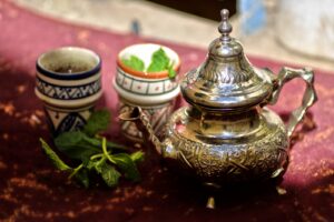 Théière marocaine au soleil, vapeur
