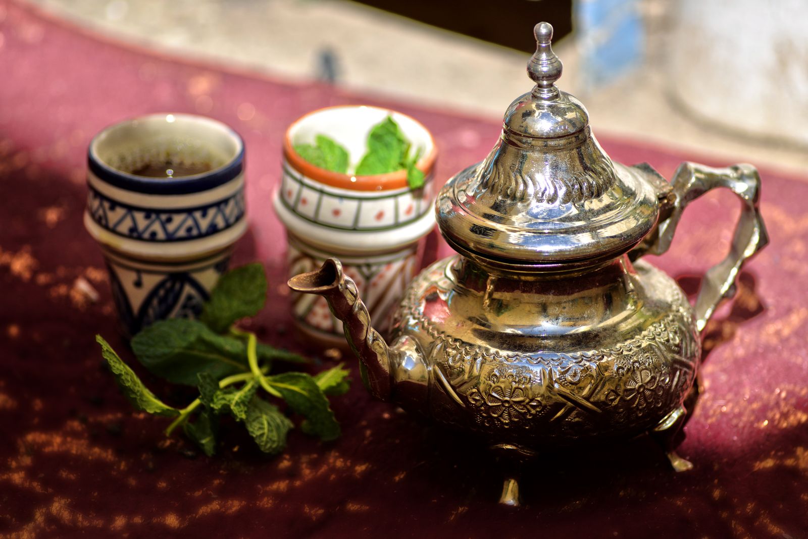 Théière marocaine au soleil, vapeur